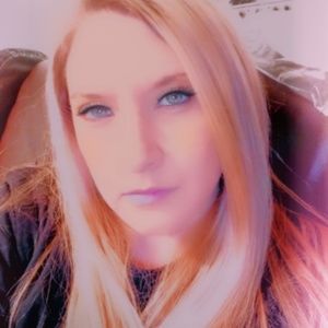 Meet your Posher, Casey lynn